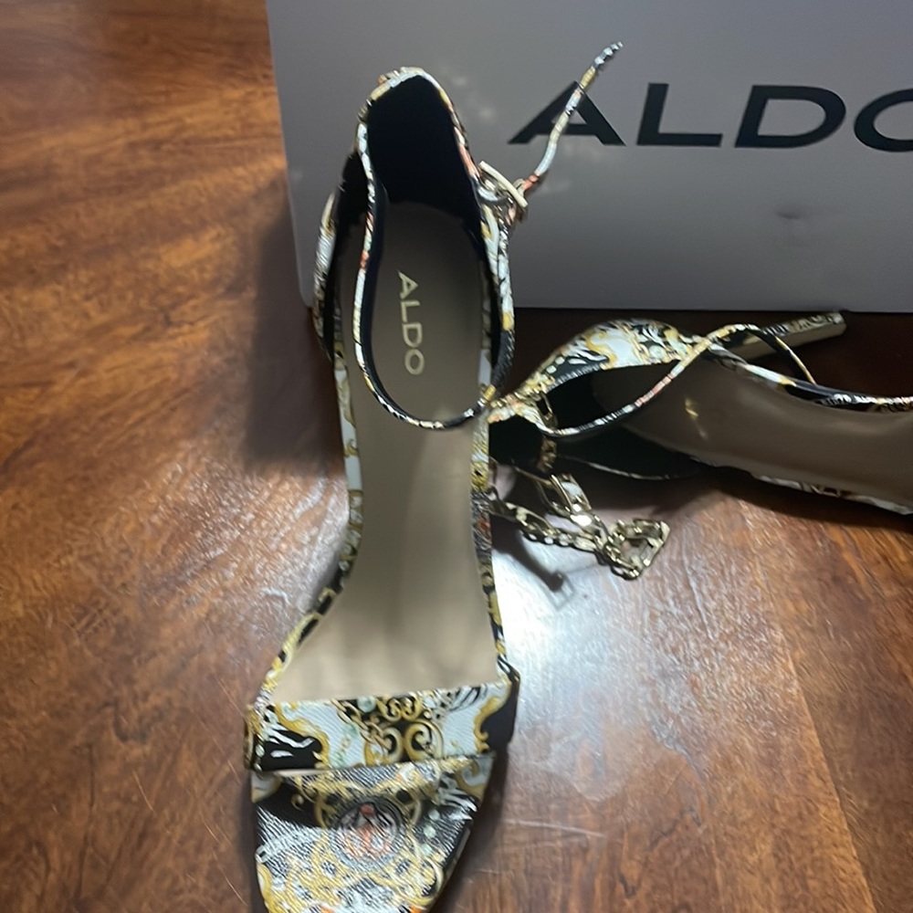 Heel  shoe - Picture 2 of 4